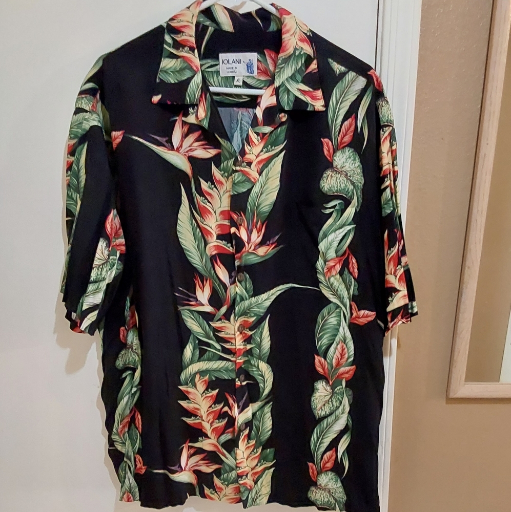 🌺 Mens Like New Iolani (Made in Hawaii) Shirt